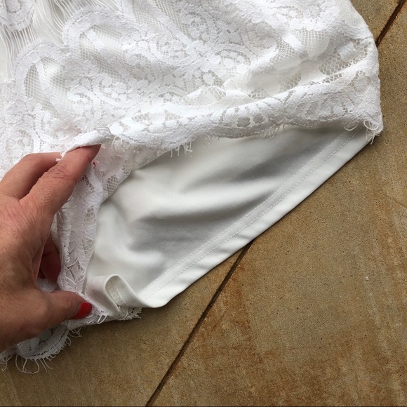 Alya white lace flat front shorts size medium - Picture 5 of 6